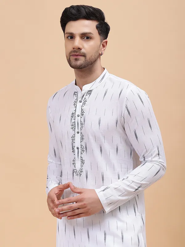 Men_White_&_Black_Pure_Cotton_Embroidered_Staright_Kurta_With_Pajama
