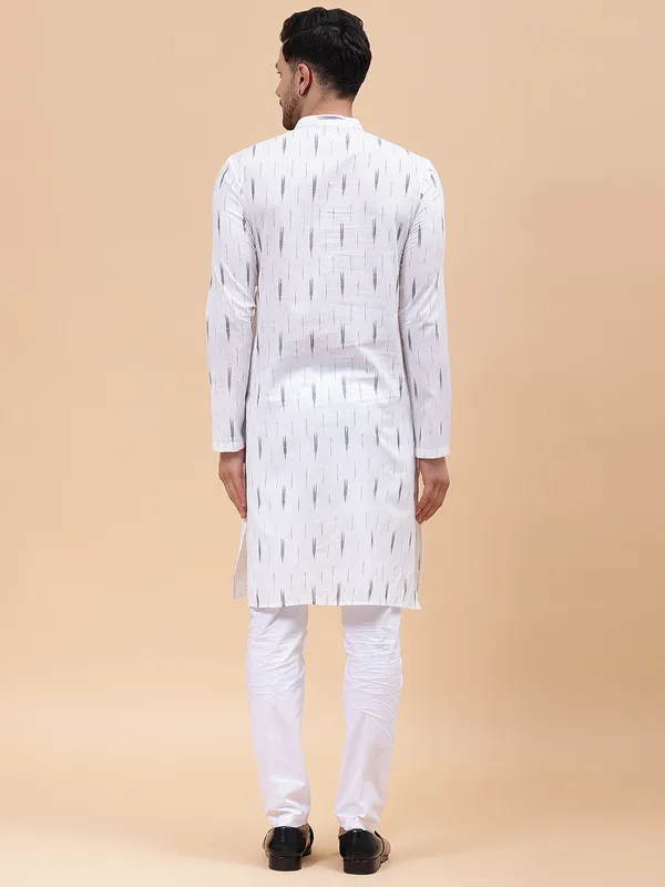 Men_White_&_Black_Pure_Cotton_Embroidered_Staright_Kurta_With_Pajama