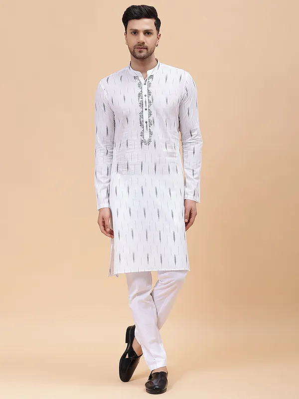 Men_White_&_Black_Pure_Cotton_Embroidered_Staright_Kurta_With_Pajama