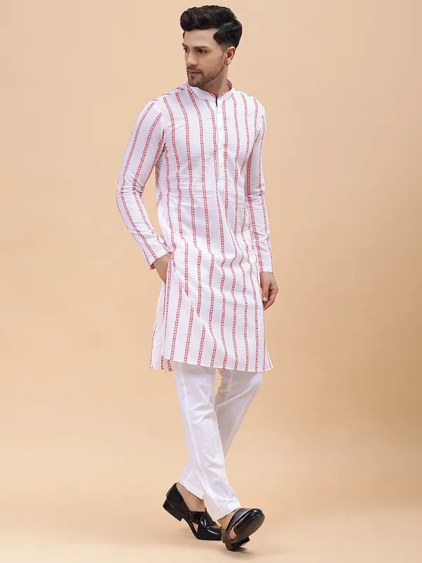 Men_White_&_Pink_Pure_Cotton_Embroidered_Staright_Kurta_With_Pajama
