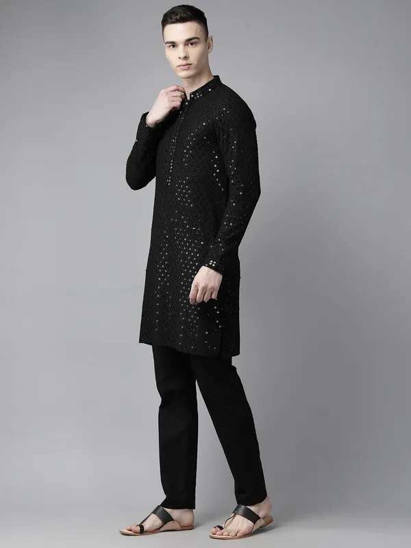 Men_Black_Floral_Embroidered_Sequined_Rayon_Kurta_With_Pyjama