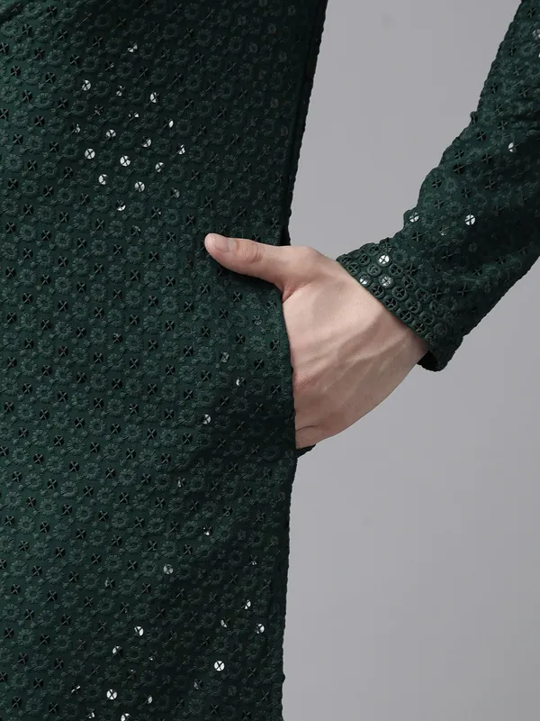 Sequins_Embroidered_Rayon_Kurta_With_pyjama