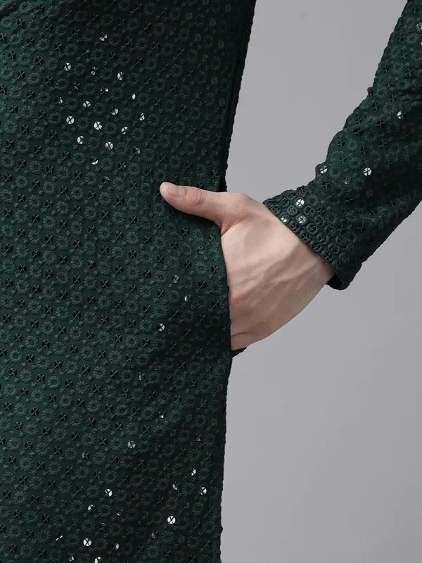 Sequins_Embroidered_Rayon_Kurta_With_pyjama