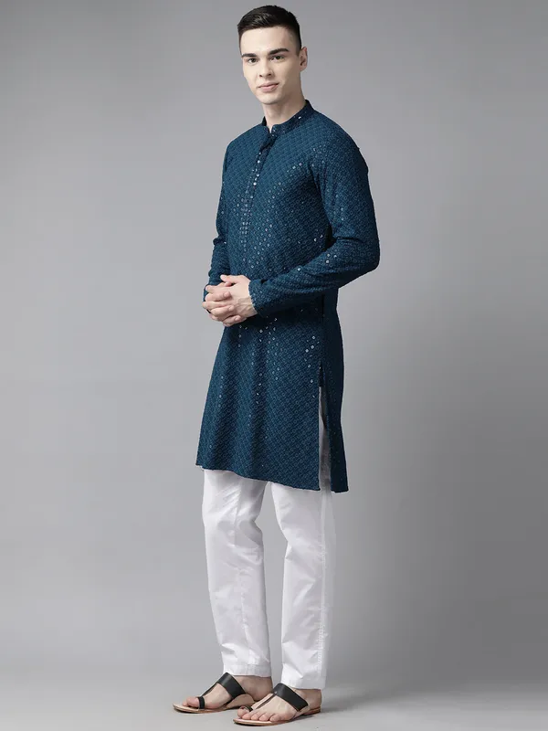 Sequins_Embroidered_Rayon_Kurta_With_pyjama