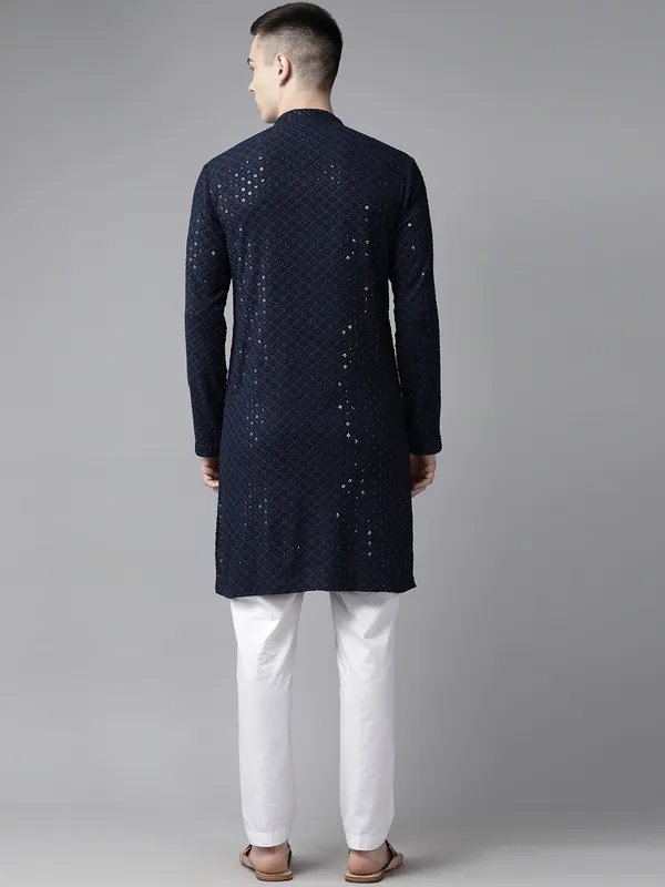 Sequins_Embroidered_Rayon_Kurta_With_pyjama