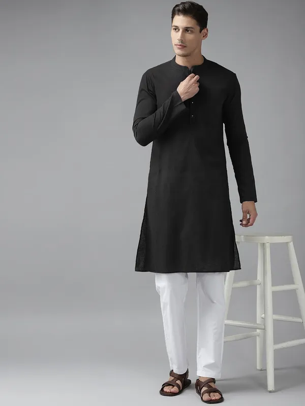 Men_Black_Cotton_Slub_Straight_Kurta_with_Pyjama