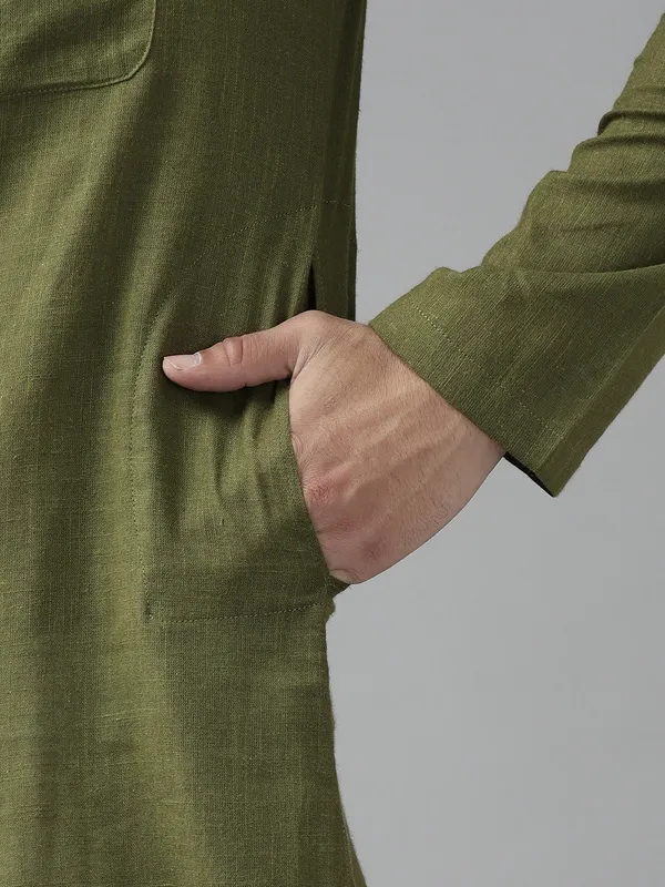 Men_Olive_Green_Cotton_Slub_Straight_Kurta