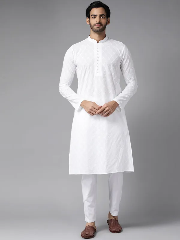 Chikankari_Embroidered_Straight_kurta_with_Pyjama