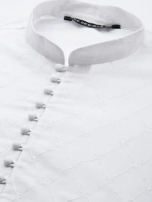 Chikankari_Embroidered_Straight_kurta_with_Pyjama