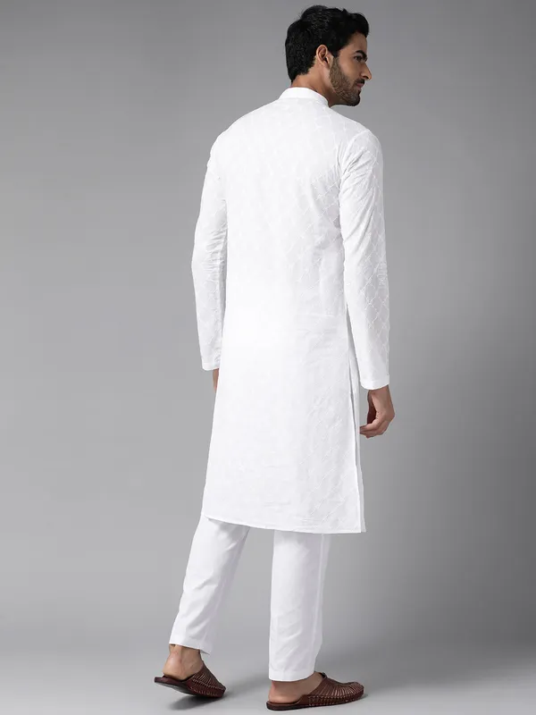 Chikankari_Embroidered_Straight_kurta_with_Pyjama