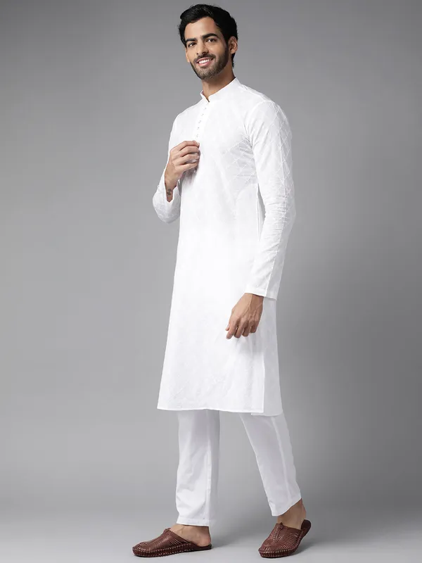 Chikankari_Embroidered_Straight_kurta