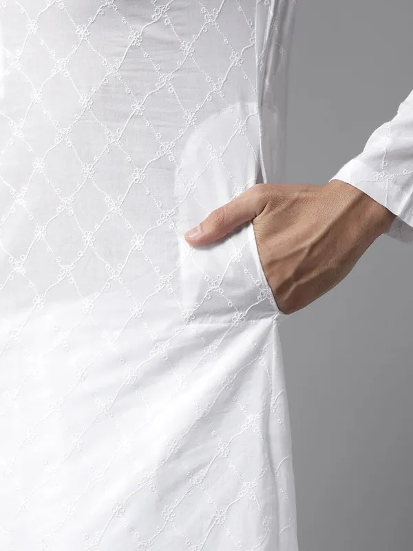 Chikankari_Embroidered_Straight_kurta