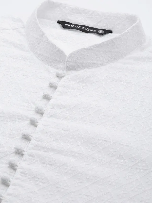Chikankari_Embroidered_Straight_kurta_with_Pyjama