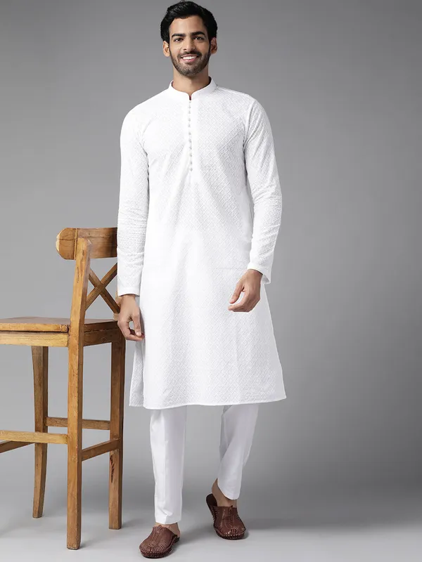 Chikankari_Embroidered_Straight_kurta_with_Pyjama