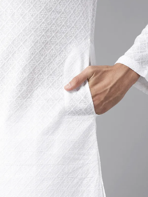 Chikankari_Embroidered_Straight_kurta