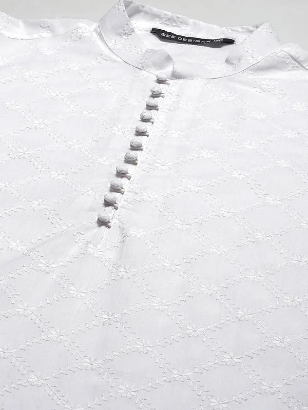 Chikankari_Embroidered_Straight_kurta_with_Pyjama