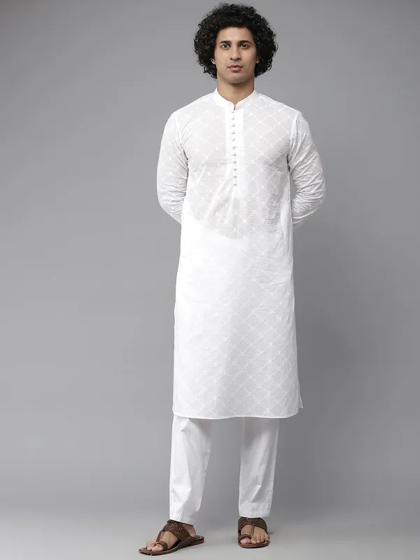 Chikankari_Embroidered_Straight_kurta_with_Pyjama