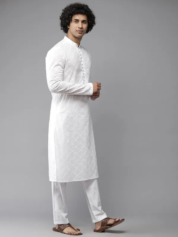 Chikankari_Embroidered_Straight_kurta
