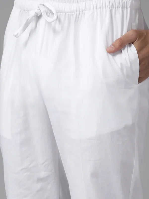 Chikankari_Embroidered_Straight_kurta_with_Pyjama