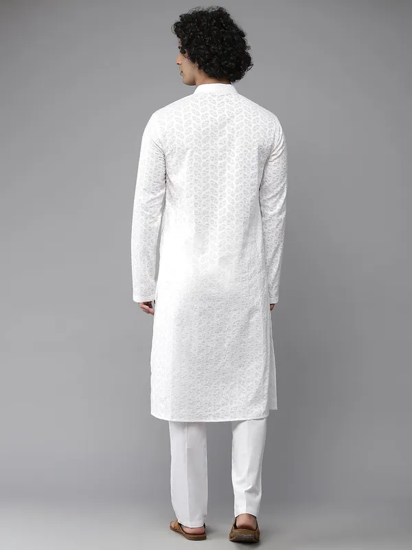 Chikankari_Embroidered_Straight_kurta_with_Pyjama