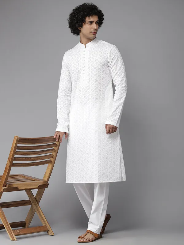 Chikankari_Embroidered_Straight_kurta_with_Pyjama