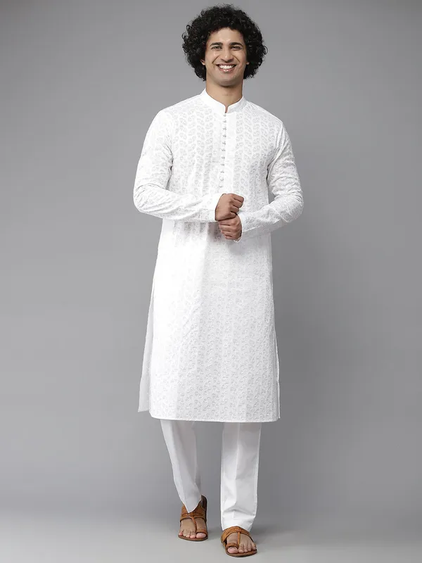 Chikankari_Embroidered_Straight_kurta_with_Pyjama