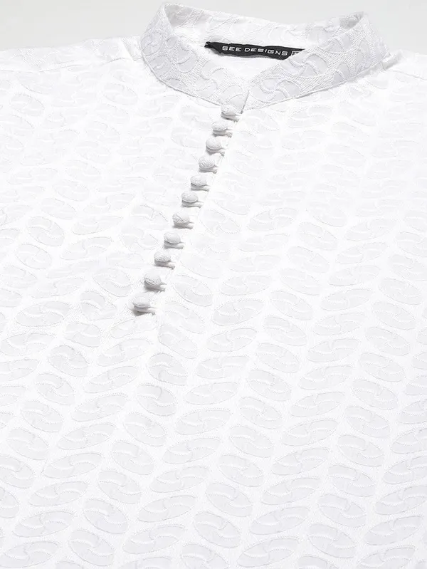 Chikankari_Embroidered_Straight_kurta_with_Pyjama