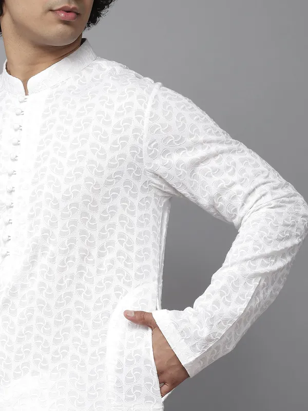 Chikankari_Embroidered_Straight_Kurta