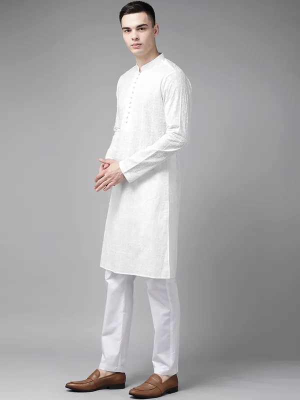Men_White_Pure_Cotton_Chikankari_Embroidered_Straight_Kurta_With_Pyjama
