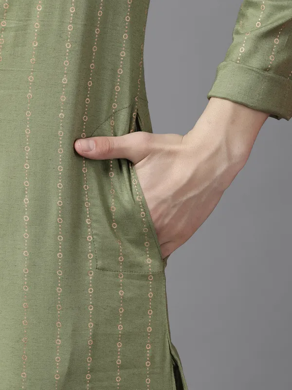 Men_Green_and_Gold_Stripe_Printed_Straight_Kurta_with_Pyjama