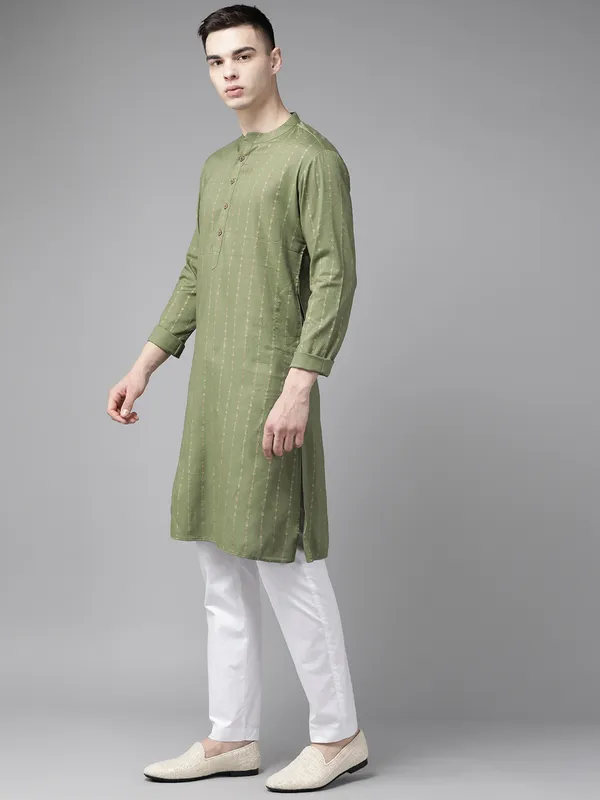 Men_Green_and_Gold_Stripe_Printed_Straight_Kurta_with_Pyjama