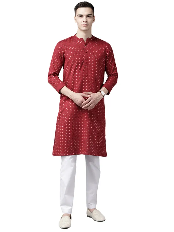 Men_Maroon_&_Gold_Printed_Straight_Kurta_With_Pyjama