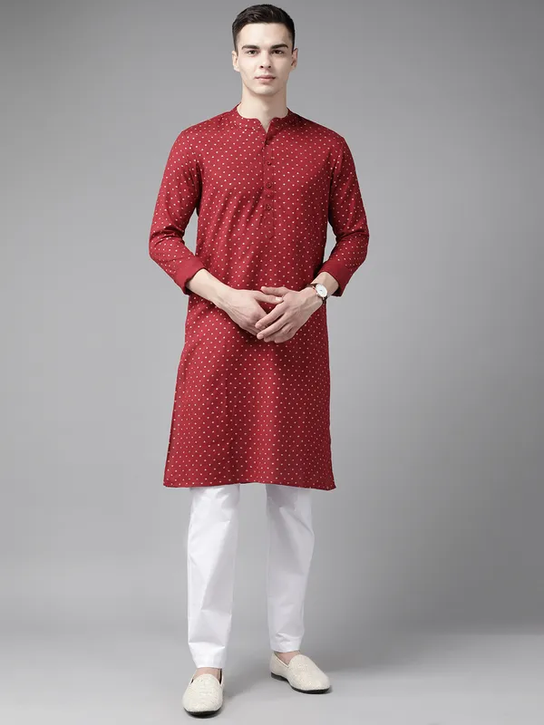 Men_Maroon_&_Gold_Printed_Straight_Kurta_With_Pyjama