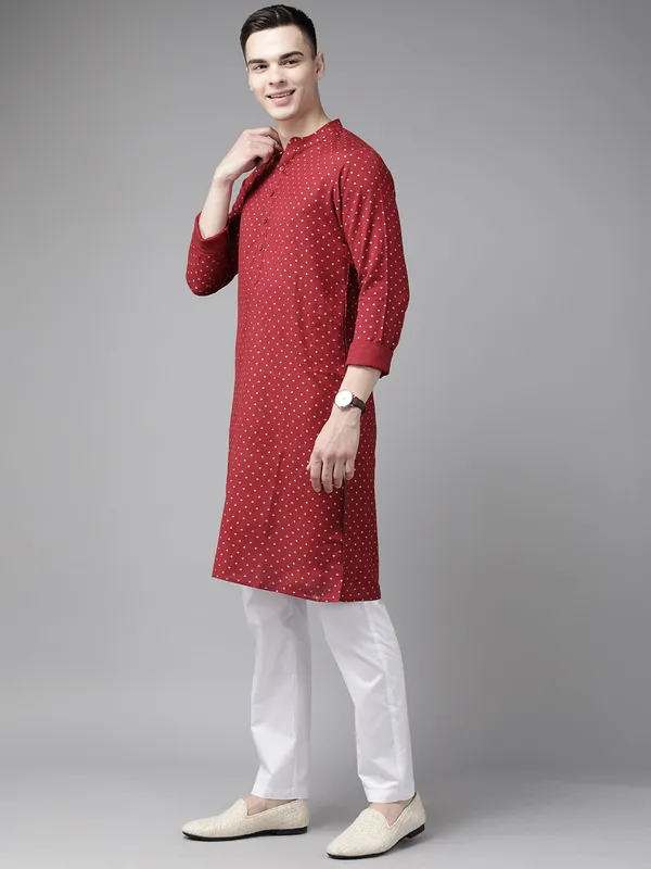 Men_Maroon_and_Gold_Printed_Straight_Kurta