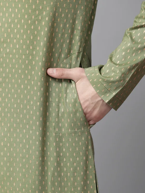 Green_and_Gold_Stripe_Printed_Straight_Kurta