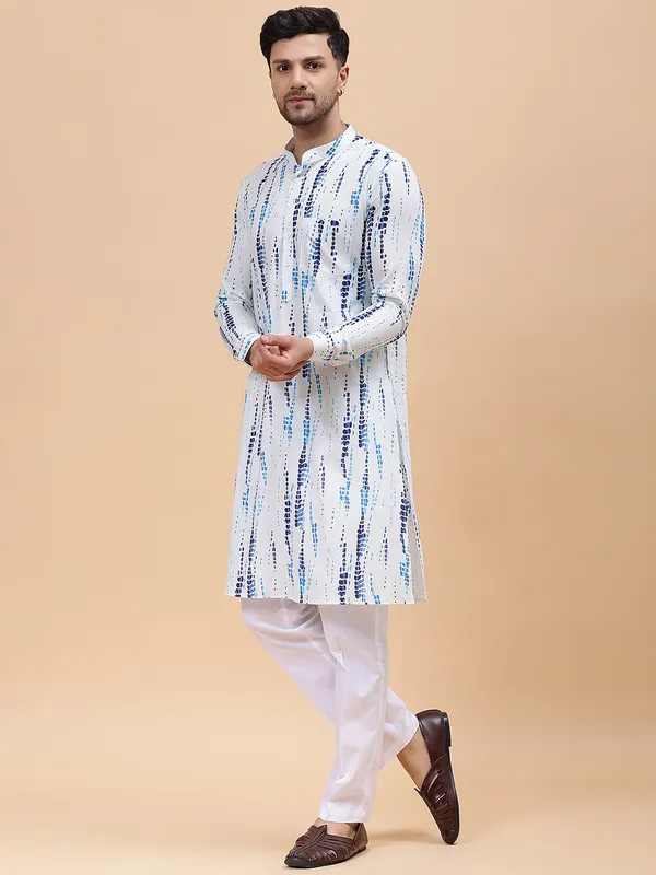 Men_White_&_Blue_Pure_Cotton_Printed_Staright_Kurta_With_Pajama