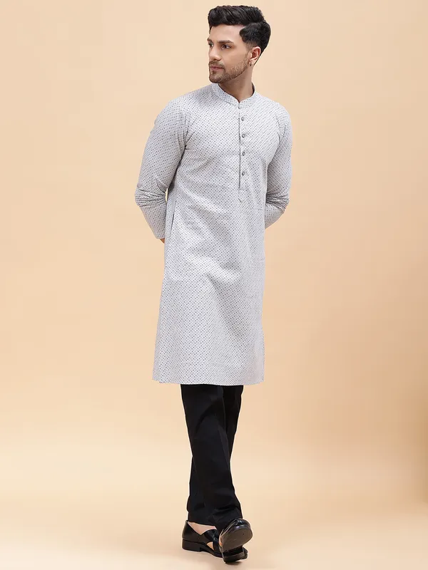 Men_Silver_&_Black_Pure_Cotton_Printed_Staright_Kurta_With_Pajama