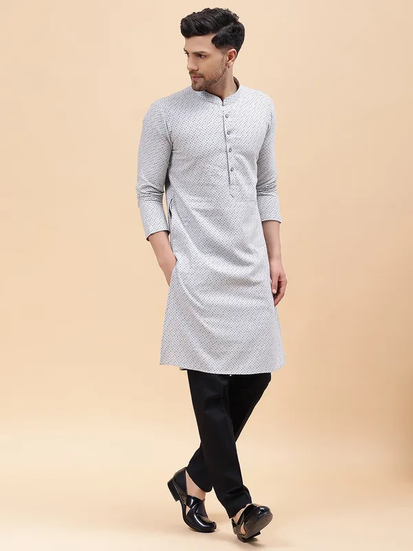 Men_Silver_&_Black_Pure_Cotton_Printed_Staright_Kurta_With_Pajama