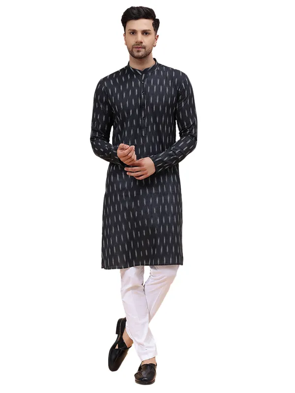 Men_Black_&_White_Pure_Cotton_Printed_Staright_Kurta_With_Pajama