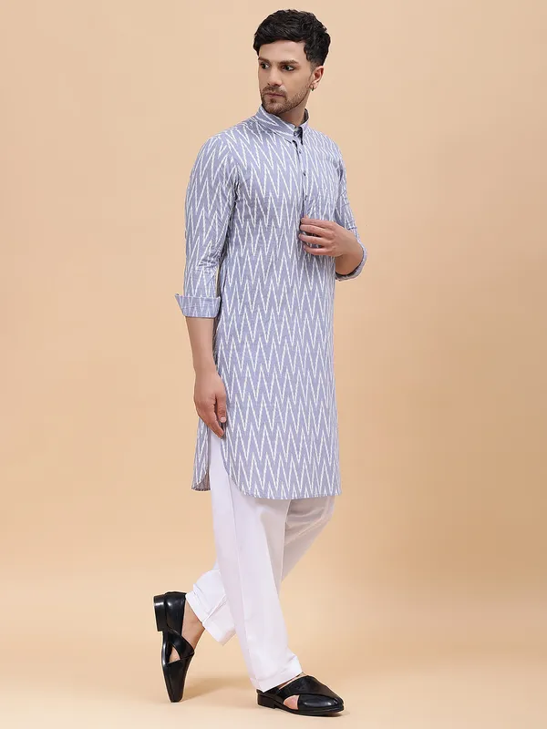 Men_Grey_&_White_Pure_Cotton_Printed_Staright_Kurta_With_Pajama