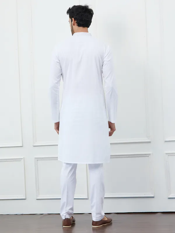 Men_White_Cotton_Blue_Thread_Work_&_Sequines_Kurta_With_Pyjama