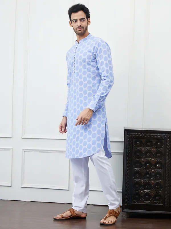 Men_Blue_And_White_Embroidered_Cotton_Kurta_Set
