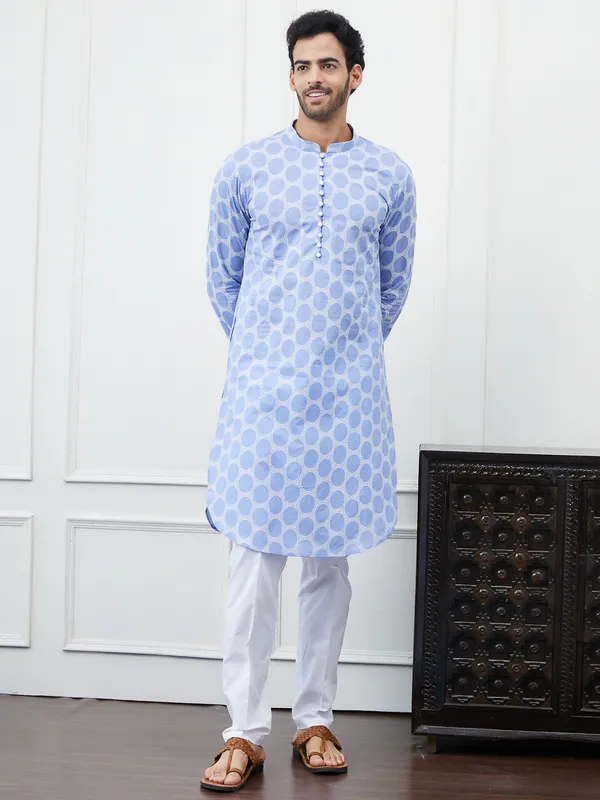 Men_Blue_And_White_Embroidered_Cotton_Kurta_Set