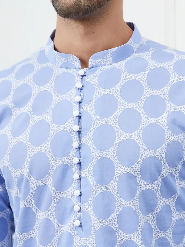 Men_Blue_And_White_Embroidered_Cotton_Kurta_Set