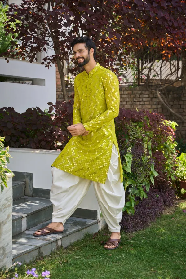 Sequins_Embroidered_Kurta_With_Patiala_Salwar