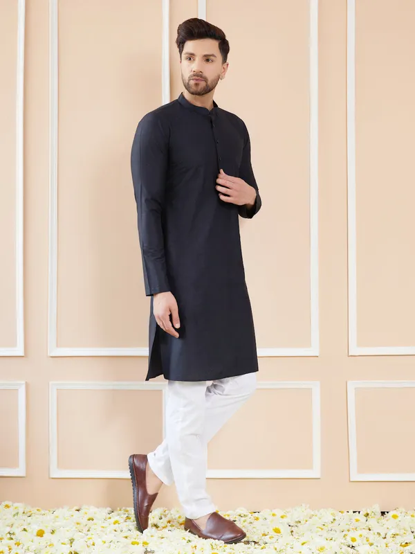 Black_Cotton_Solid_Straight_Kurta_with_Pyjama
