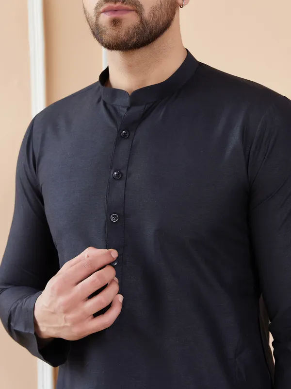 Black_Cotton_Solid_Straight_Kurta_with_Pyjama