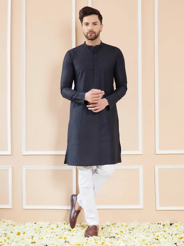 Black_Cotton_Solid_Straight_Kurta_with_Pyjama