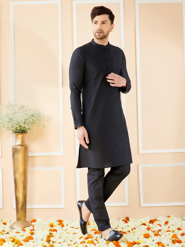 Black_Cotton_Solid_Straight_Kurta_With_Matching_Pyjama