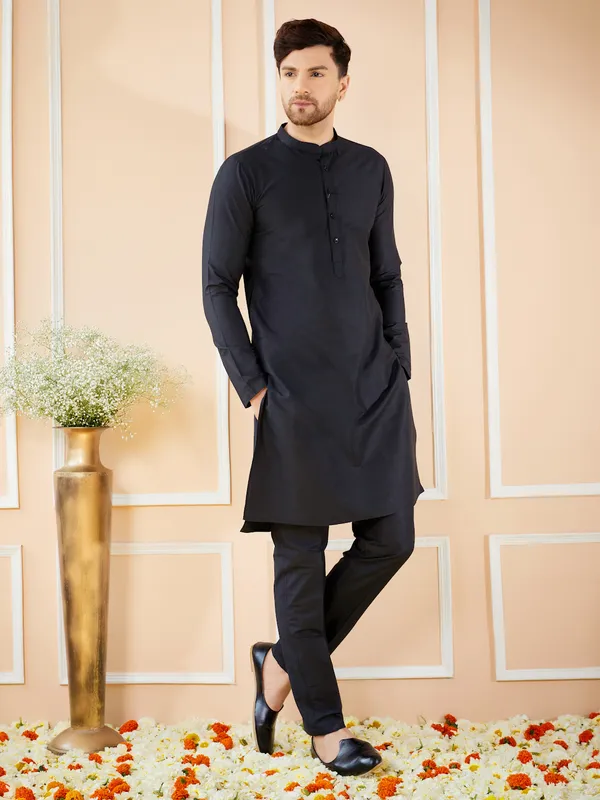 Black_Cotton_Solid_Straight_Kurta_With_Matching_Pyjama